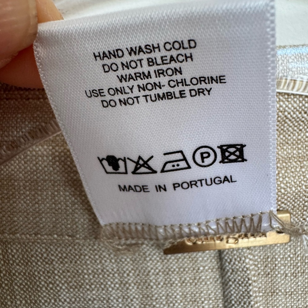 Hot little blouse! - Picture 7 of 8